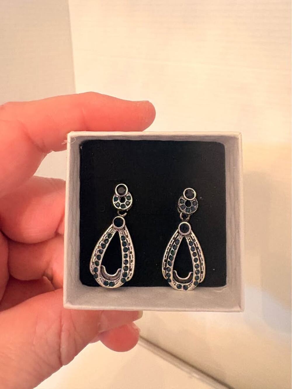 Teardrop Earrings Antique Y2K Silver with black stone